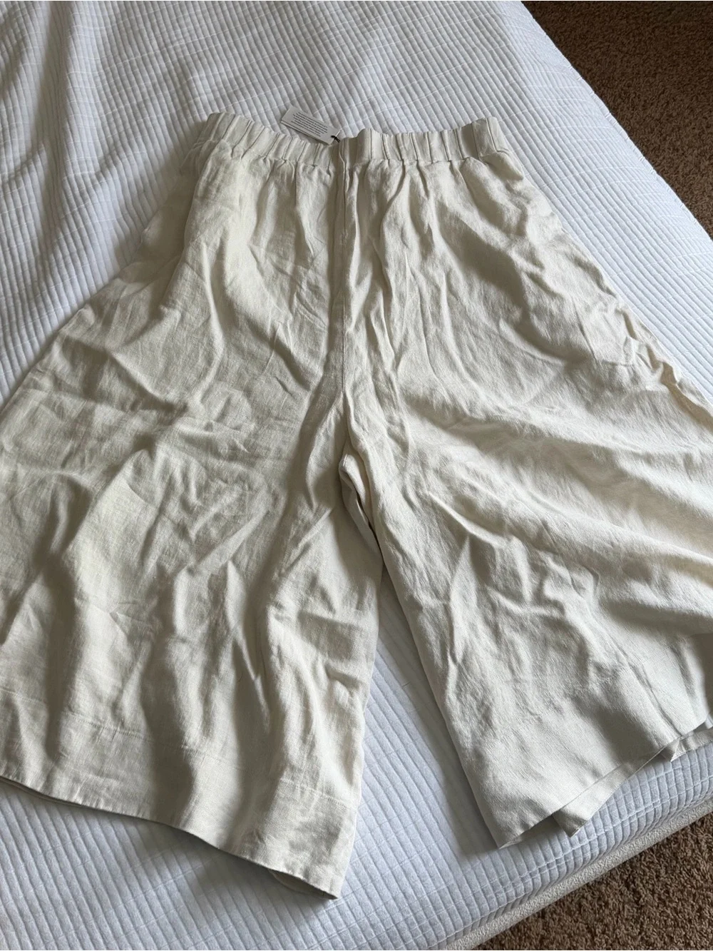 Banana Republic Women’s Cream Linen-Blend Flat Front Capri